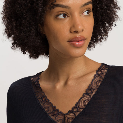 Woolen Lace Lace Trim Wool And Silk Top | Black 70831-019