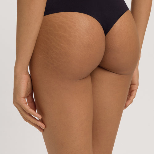 Invisible Touch Microfiber Seamless Thong | Black 71140-019