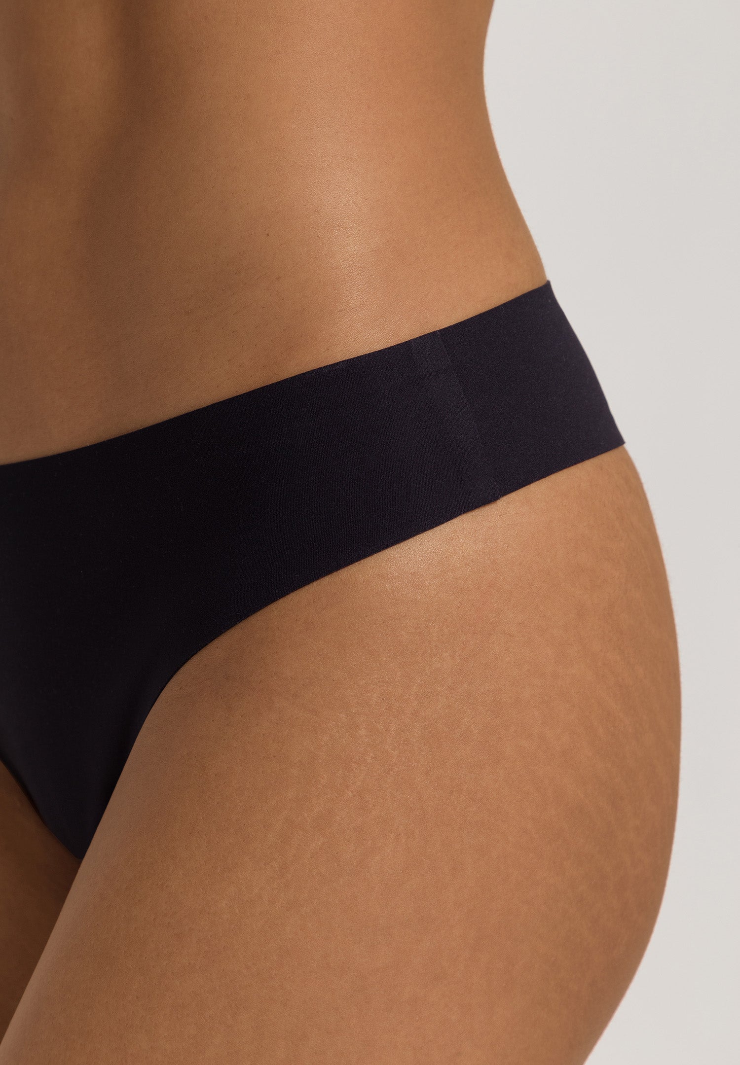 Invisible Touch Microfiber Seamless Thong | Black 71140-019