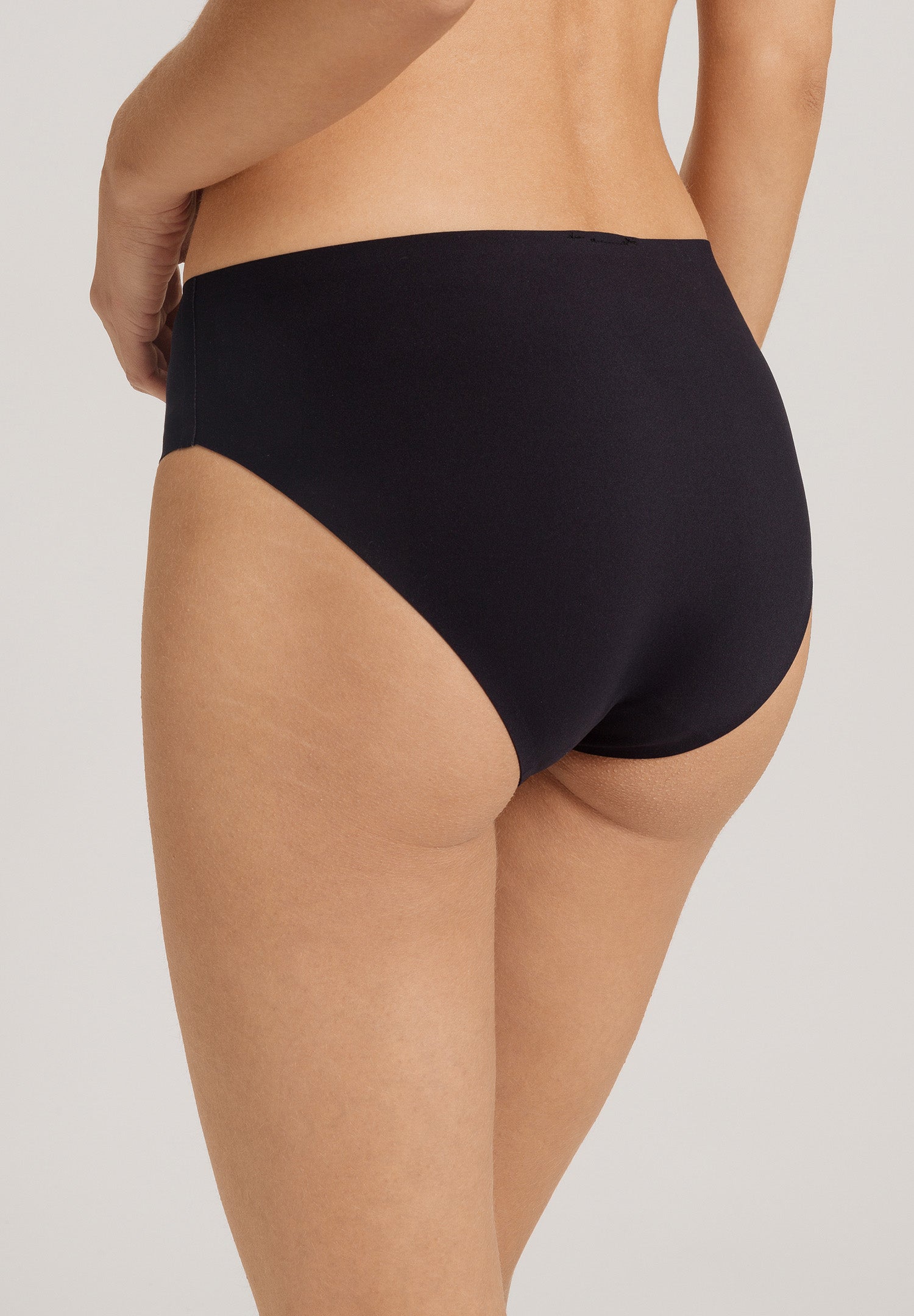 Invisible Touch Microfiber Seamless Bikini | Black 71141-019