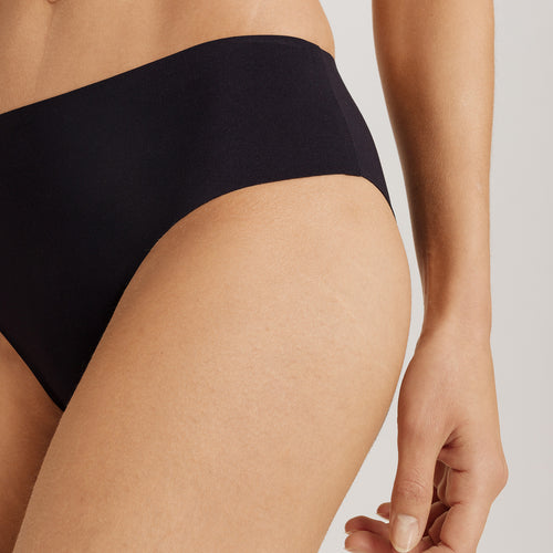 Invisible Touch Microfiber Seamless Bikini | Black 71141-019