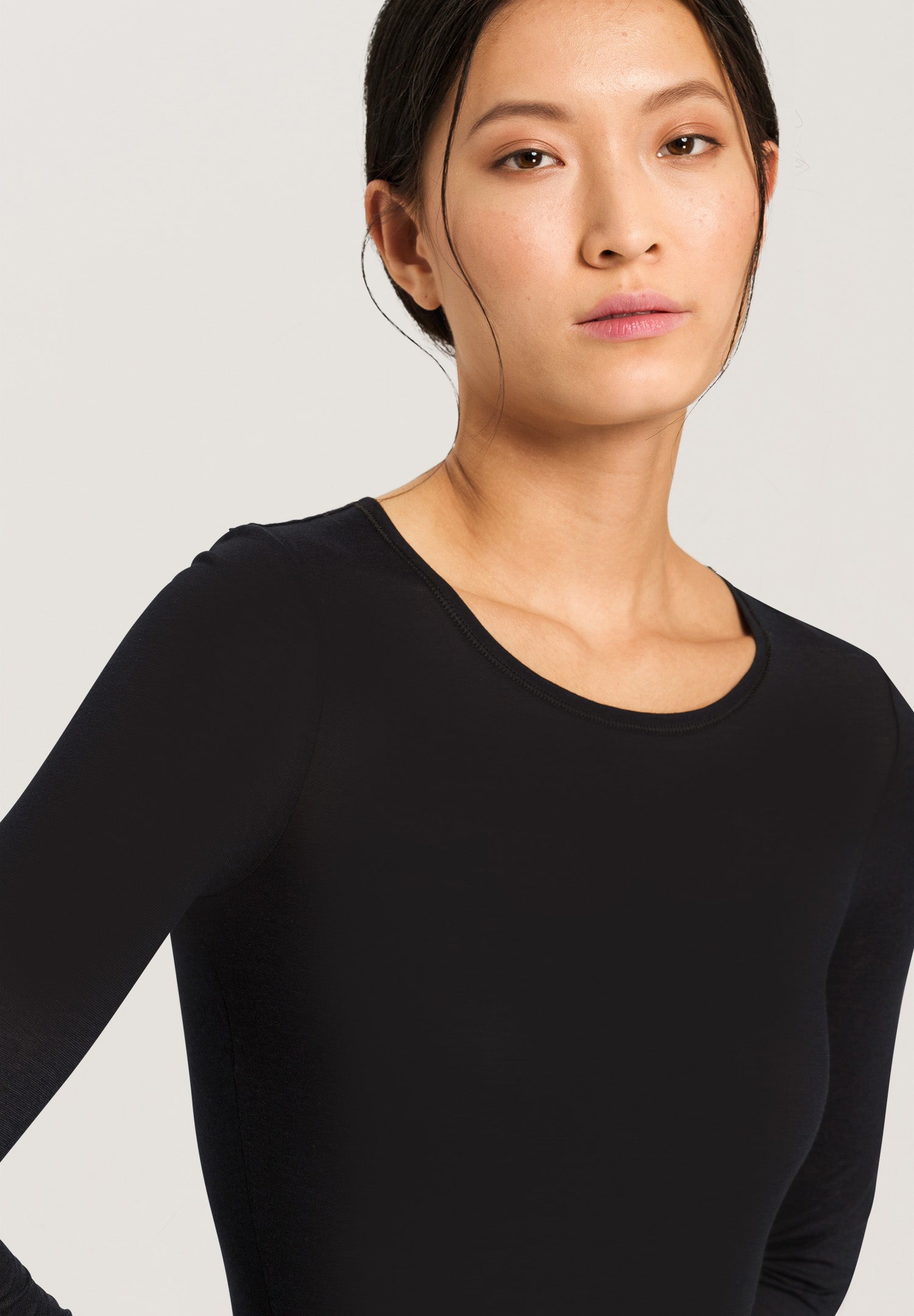 71347 Ultralight Long Sleeve Top - 019 Black