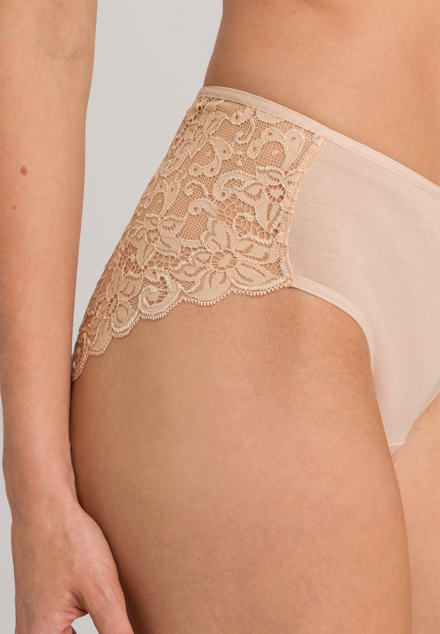 71480 Luxury Moments Lace-Back Brief - 274 Beige