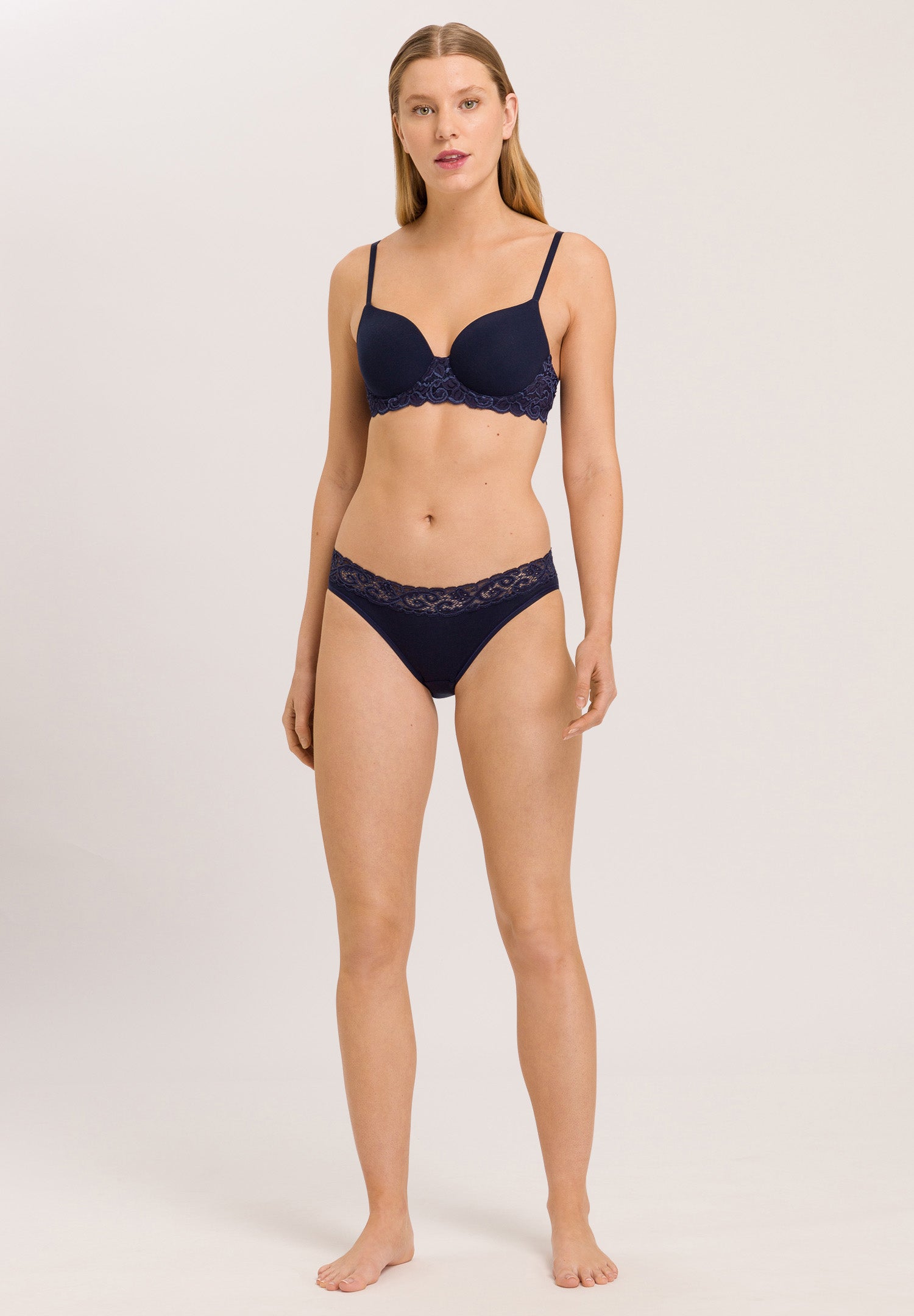 71503 Luxury Moments Lace T-Shirt Bra - 1610 Deep Navy