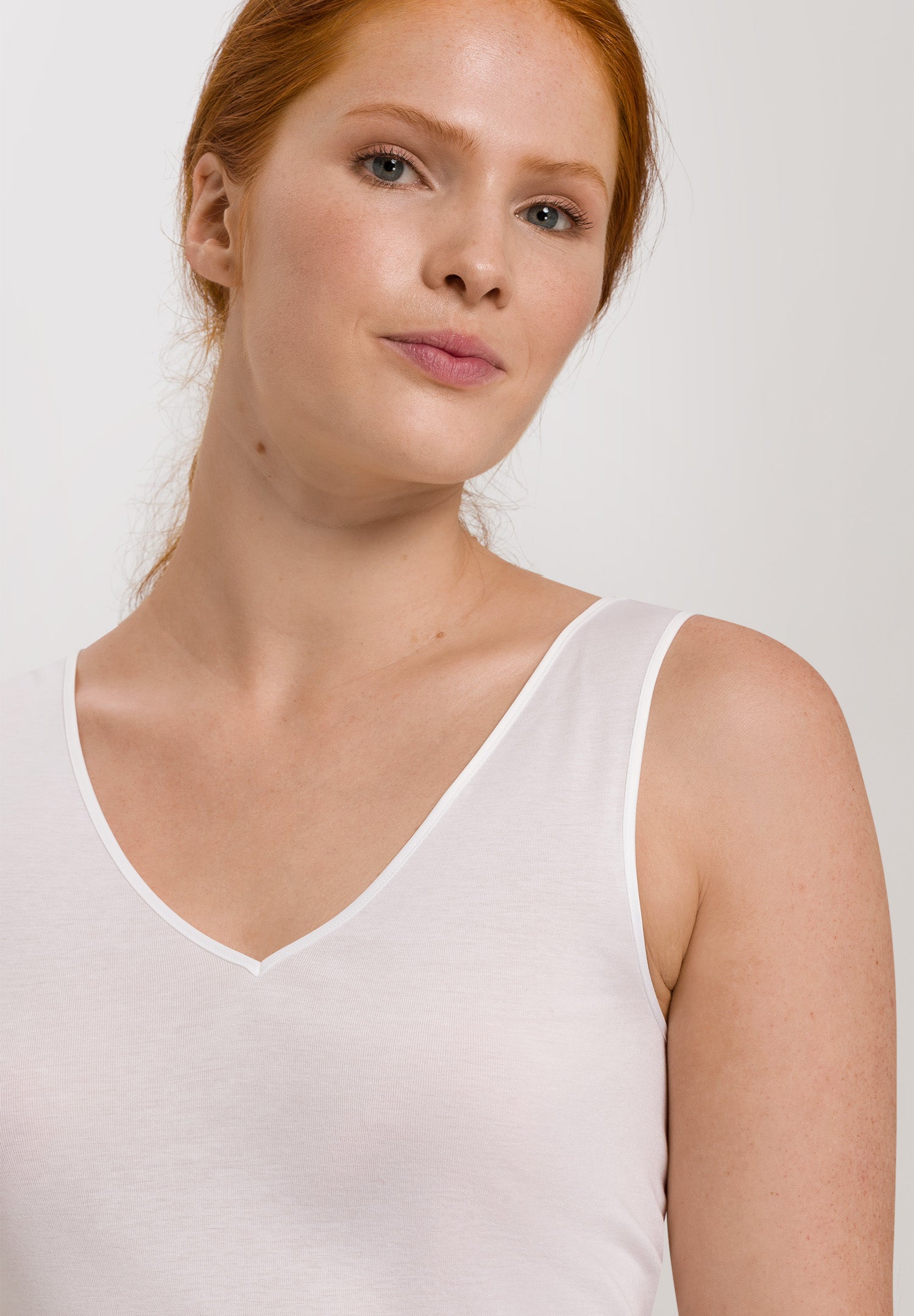 71602 Cotton Seamless V-Neck Tank - 101 White