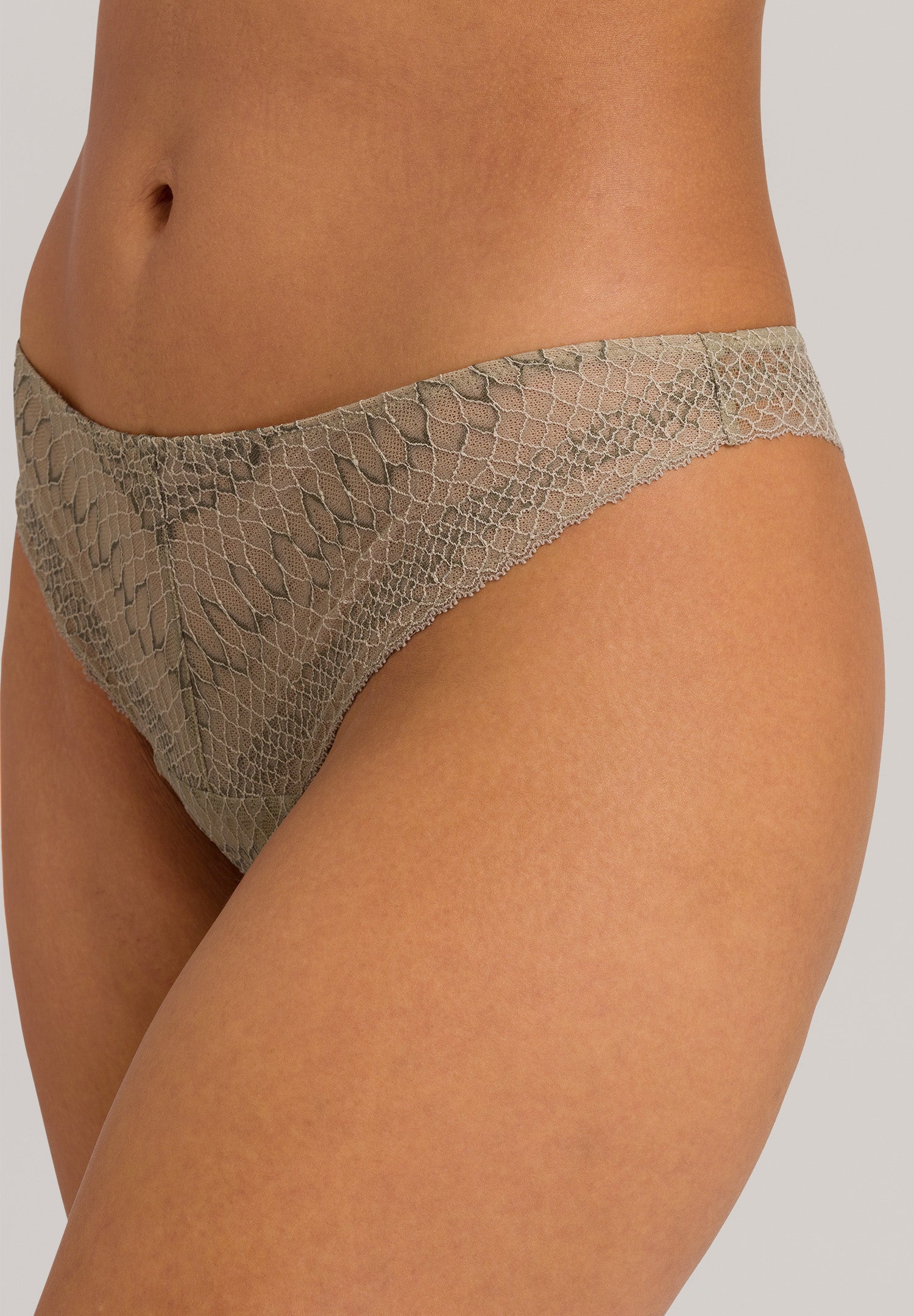 72942 Thalie Thong - 2375 Animal Lace Coriander