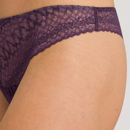 72942 Thalie Thong - 2376 Animal Lace Boysenberry