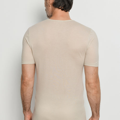 Ultralight Supima Cotton V-Neck Fitted T-Shirt | Moon 73001-2824