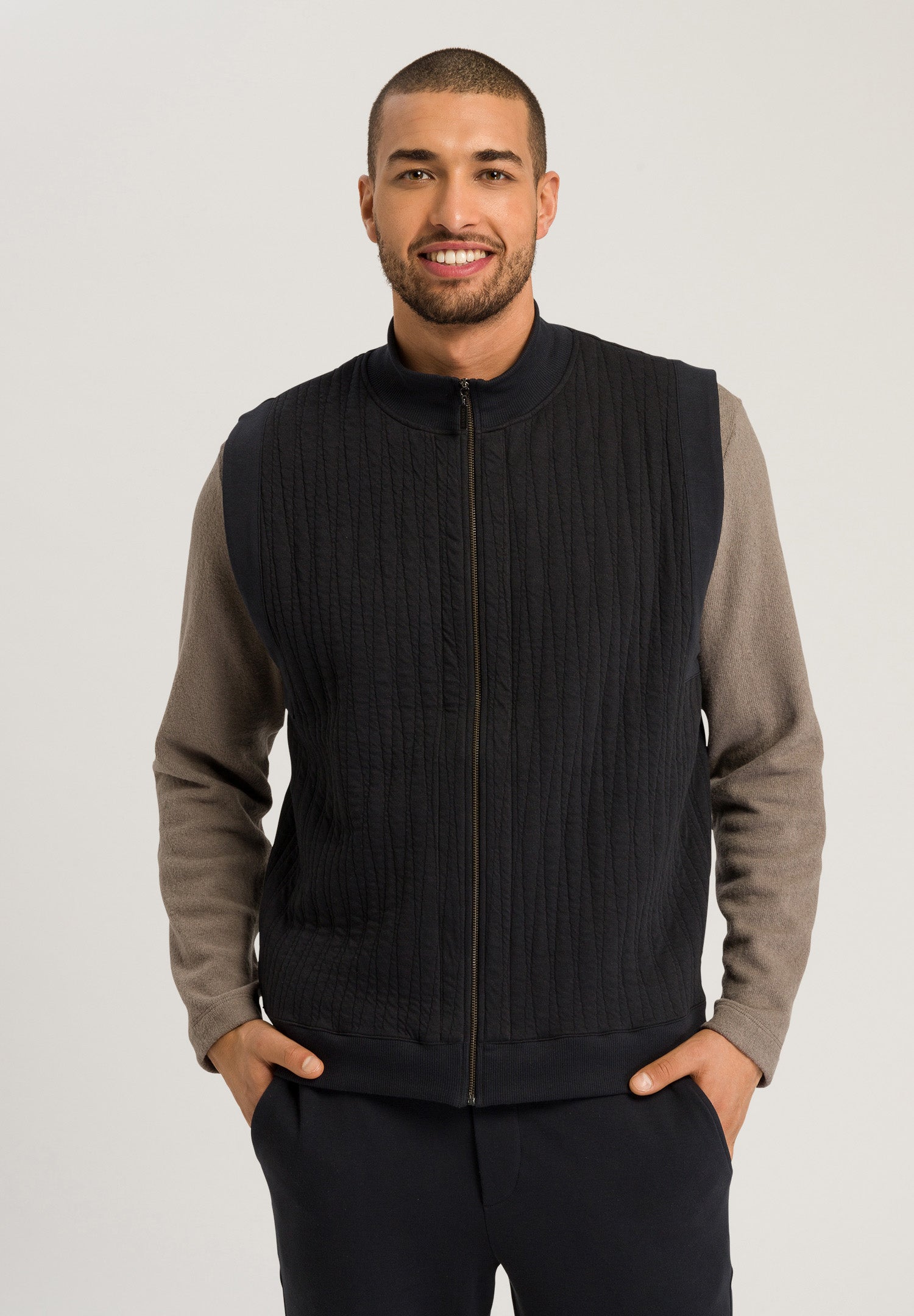 75945 Natural Living Vest - 2196 Ebony