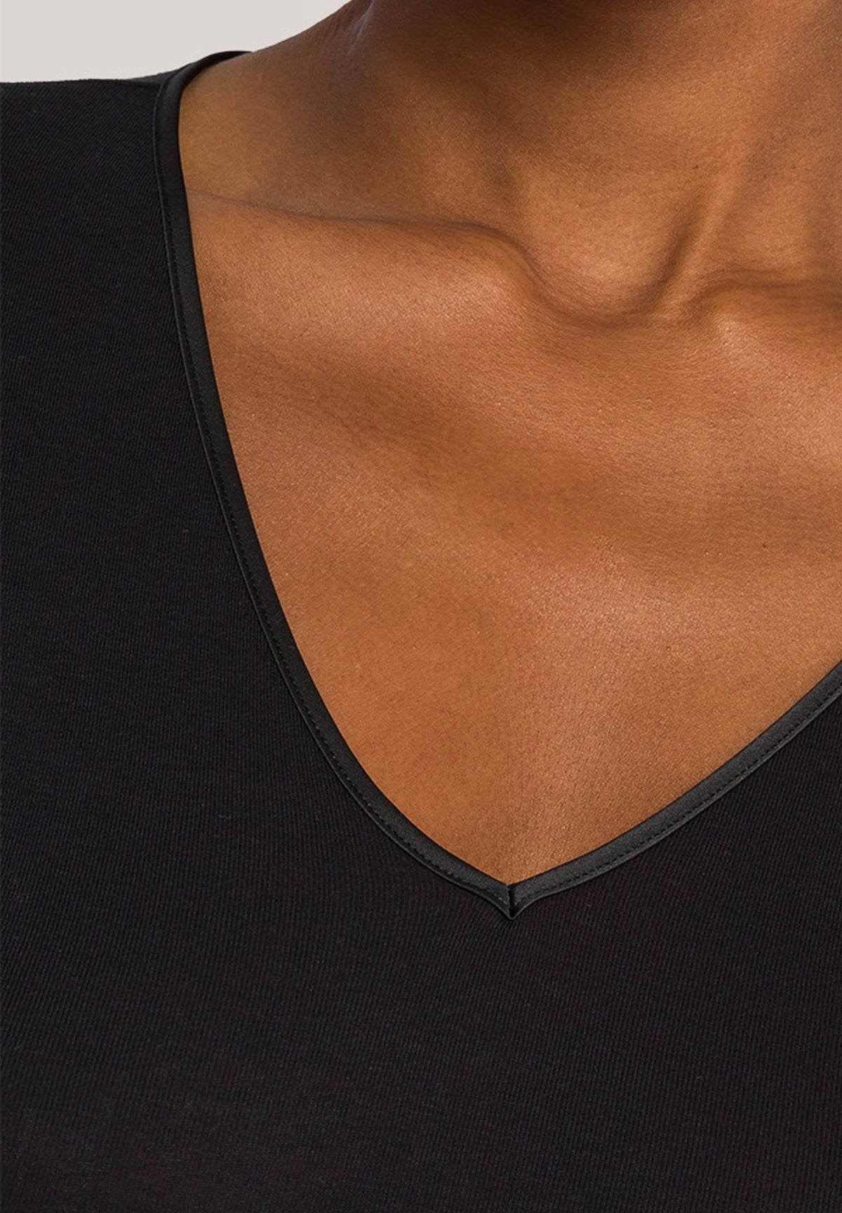 Cotton Seamless Fitted Cotton V-Neck Top | Black 71603-019