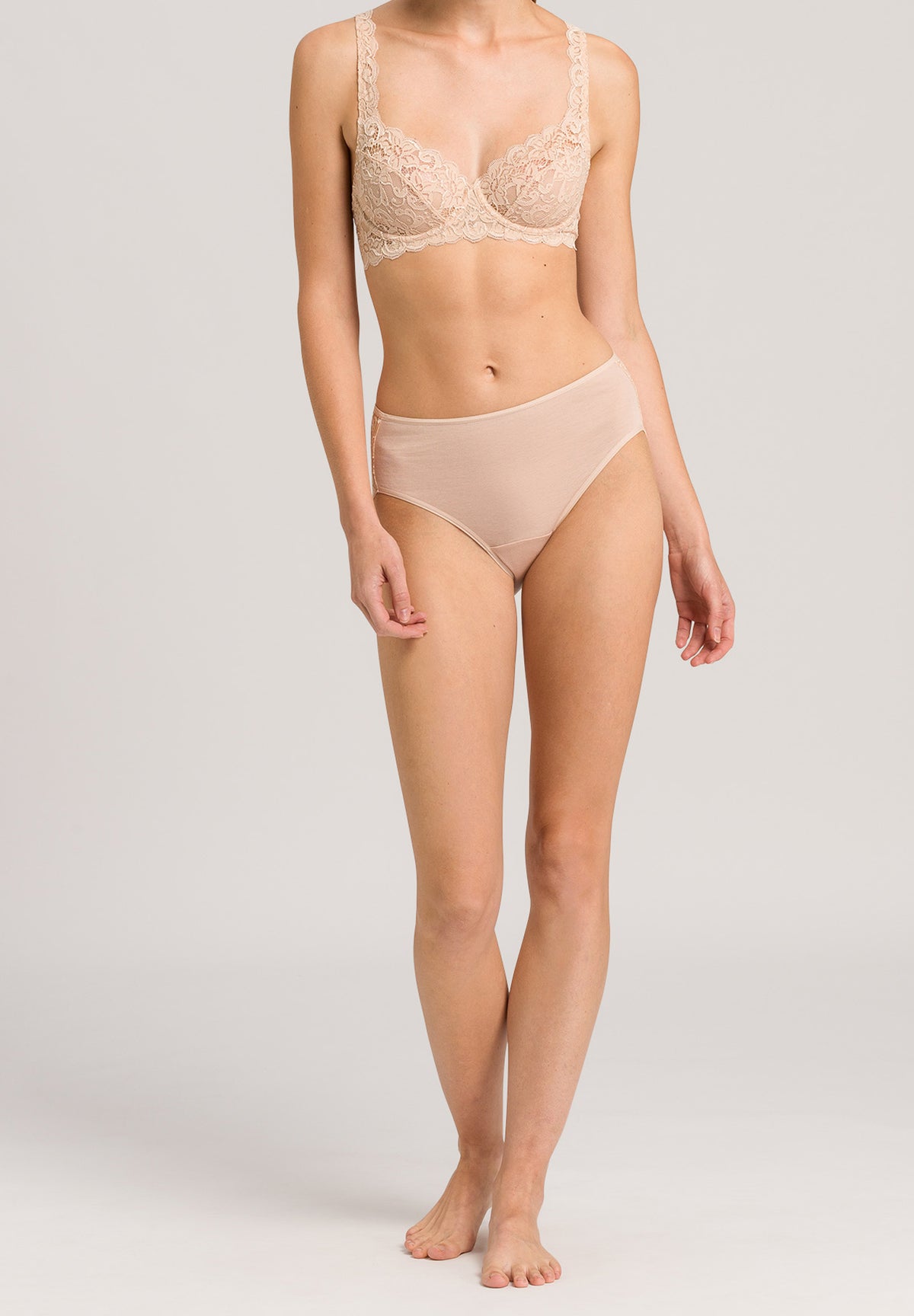 Luxury Moments Lace Underwire Bra | Beige 71467-274