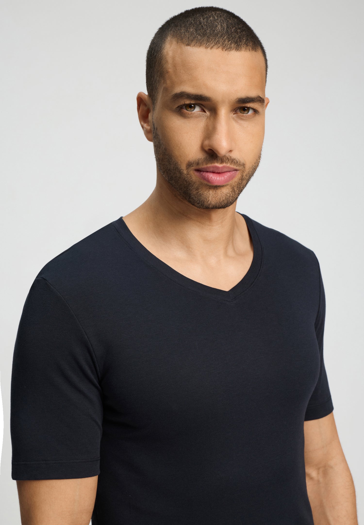 Sea Island Cotton Cotton V-Neck T-Shirt | Black 73173-019
